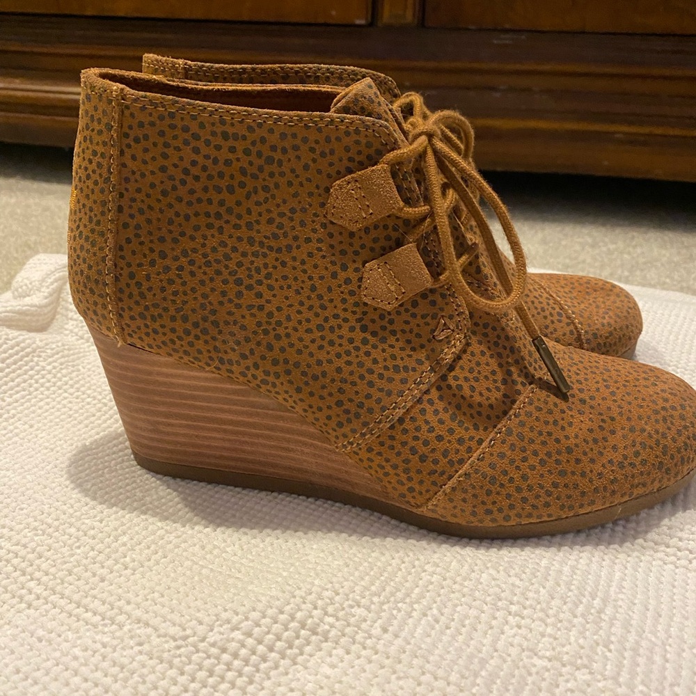 Tom’s Kala Desert Wedge Bootie Sz 6.5